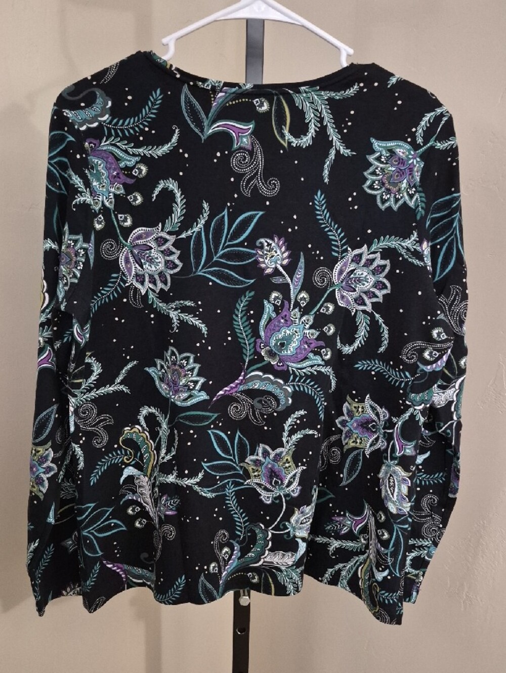 croft & barrow Black Long-Sleeve Floral Paisley Top - Picture 3 of 9